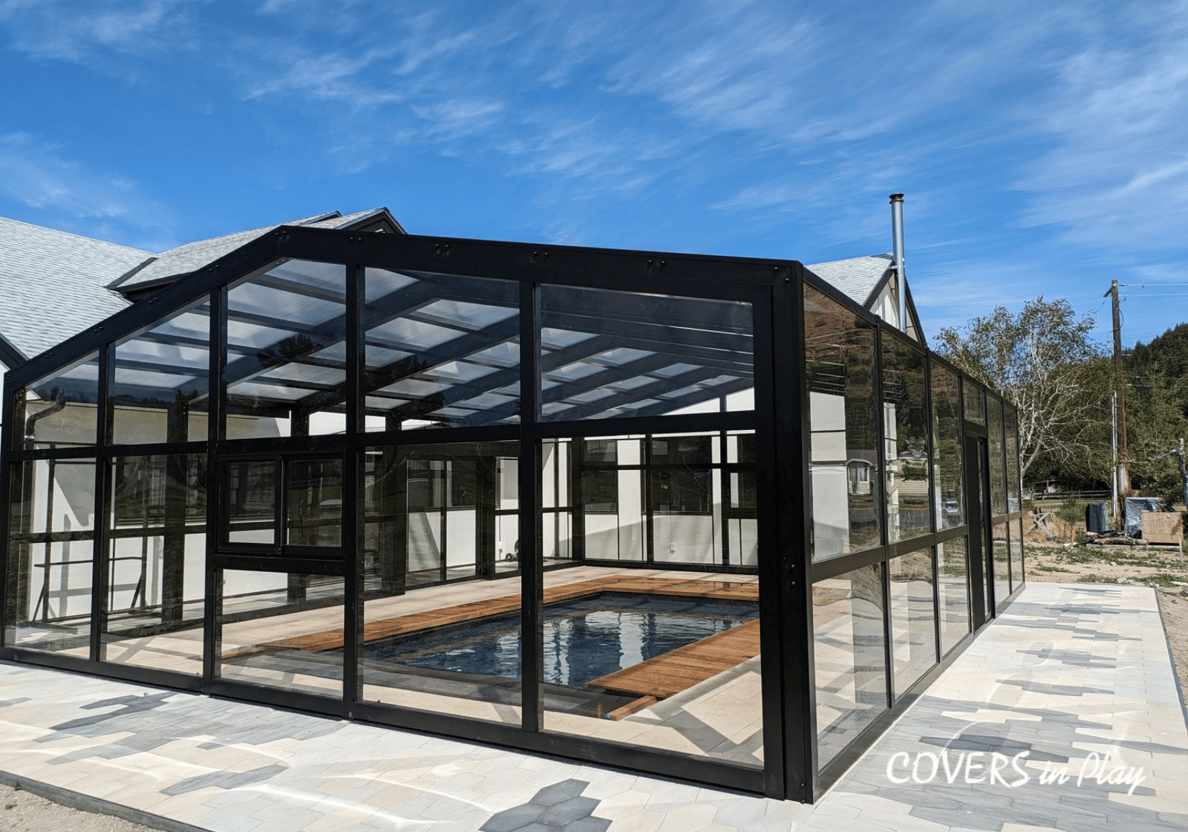 Retractable Patio Enclosure for Your Backyard: Use Cases, Styles, and What to Expect
